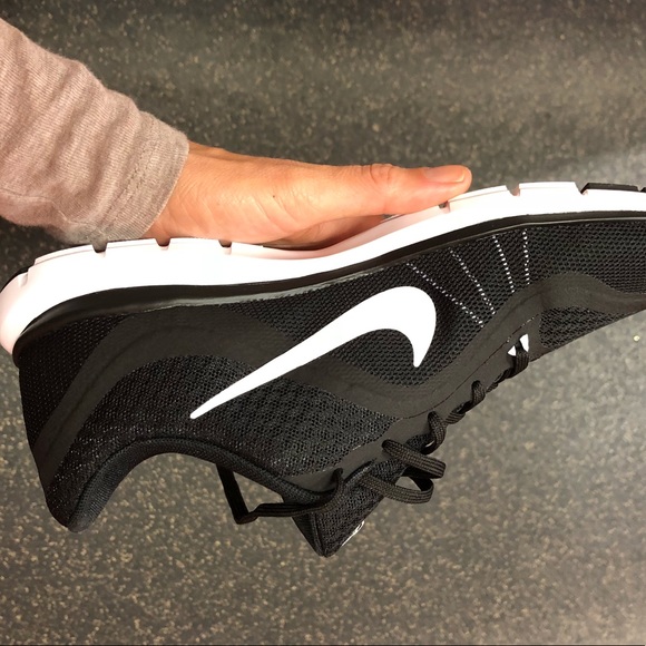 🎼Classic Black & white🎼New in a box - Picture 3 of 6